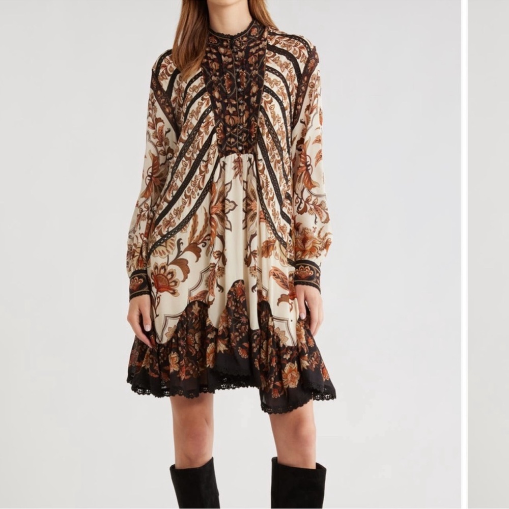 ✨NEW✨ FARM Rio Majestic Garden Long Sleeve Lace Insets Trapeze Dress in
Sand XS